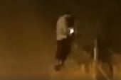 Isplivao zastrašujući snimak podmetanja požara u Podgorici: Piroman zapalio papirić, a onda... (VIDEO)