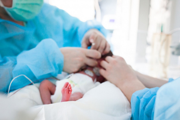 Korona hvata zalet: I jednomesečna beba iz Tutina u bolnici, ima obostranu upalu pluća