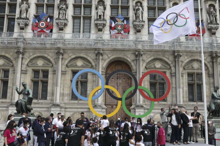 Od danas se spremamo za Pariz: Olimpijska zastava stigla u prestonicu Francuske