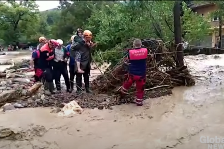 Nakon požara, poplave u Turskoj: Najmanje dve osobe nestale (VIDEO)