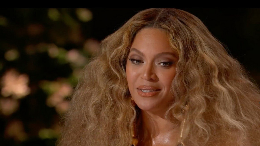 Mikrofon zamenila pčelama: Bijonse počela da proizvodi med, otkriveno i zašto