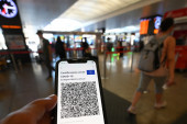 Srpski putnici se našli u problemu: Beograđanka nigde nije mogla da očita QR kod na digitalnom sertifikatu, oglasio se IT