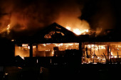 Jezivi snimci požara u Bloku 70: Buknuo još veći požar, vatra kao da je tek počela da gori (FOTO/VIDEO)