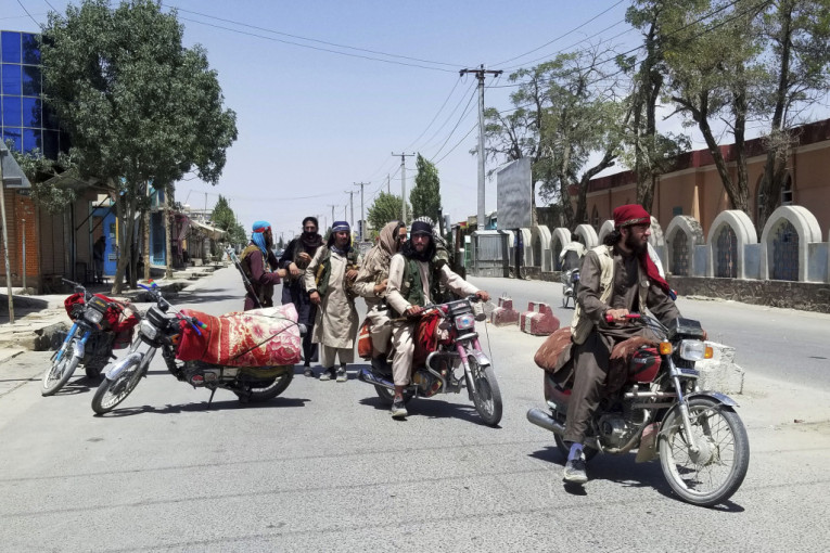 Talibani sve bliži Kabulu: Osvojili 10. veliki grad, prkosno patroliraju prestonicom provincije