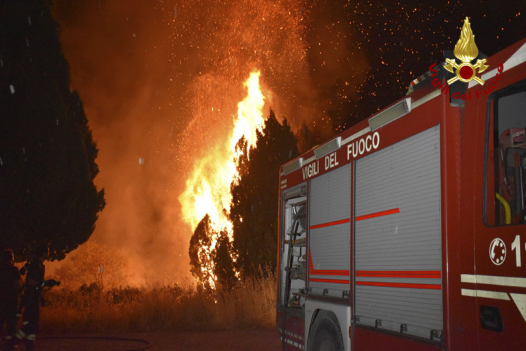 Požari odneli nekoliko života: Dramatično u Italiji, Kalabrija traži proglašenje vanrednog stanja (FOTO)