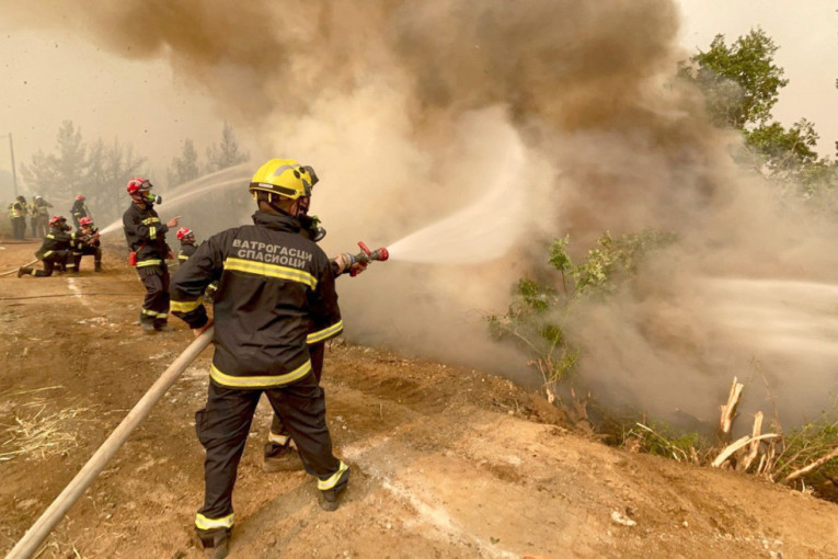 Više desetina vatrogasaca na terenu: 46 požara za svega 24 sata u Grčkoj