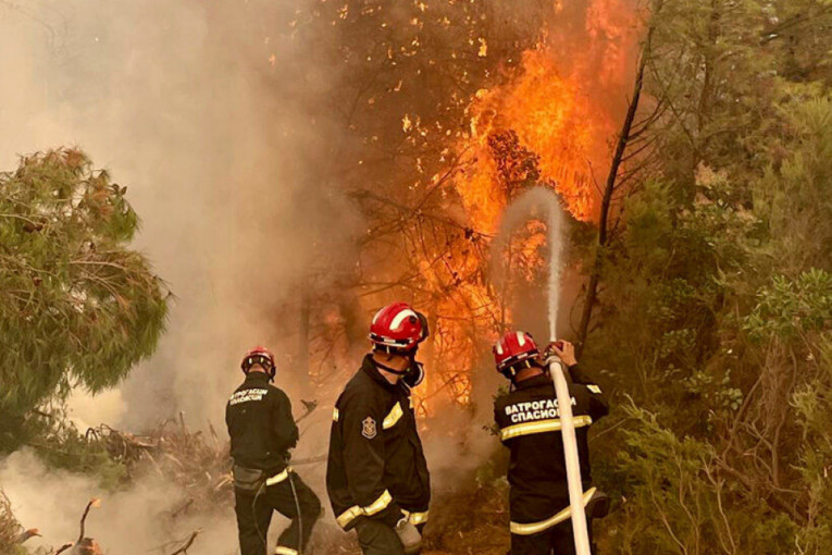 Požar na Durmitoru ne jenjava: Vatra se širi ka kanjonu Tare