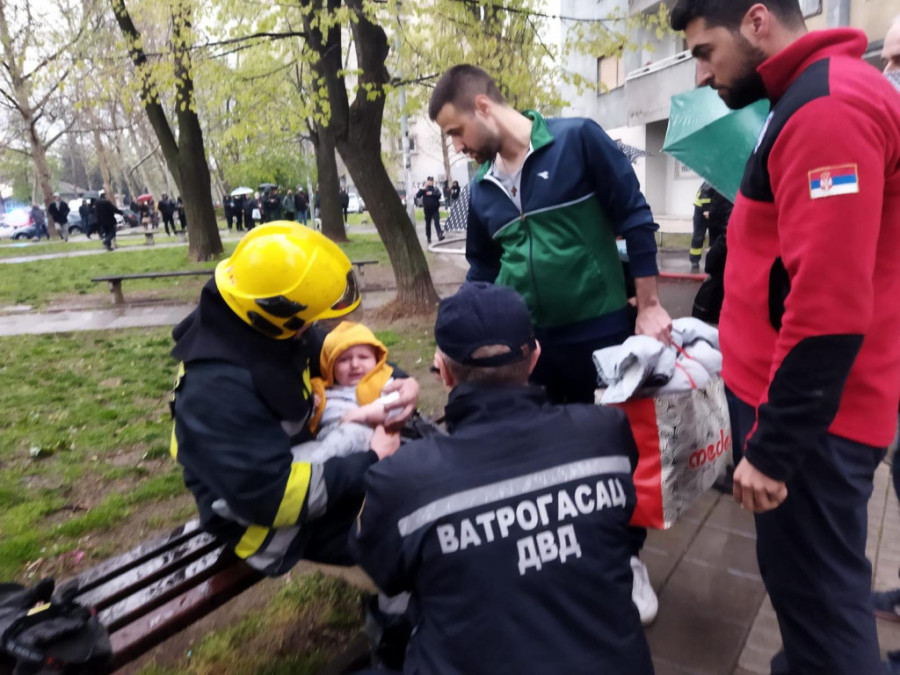 Stefan je heroj godine: U grotlu požara bio je bezbroj puta, a iz jednog je izneo bebu u naručju (FOTO/VIDEO)