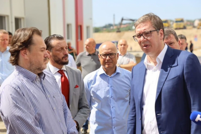 24SEDAM NOVI SAD "Predaja nije opcija": Vučević sa predsednikom obišao radove na novoj kovid bolnici u Novom Sadu