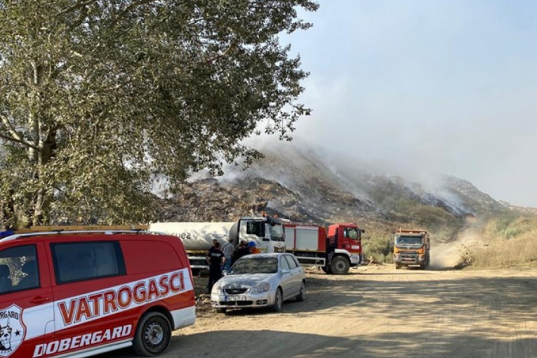 Nastavljeno dogašavanje na deponiji u Vinči: Požar je i dalje dubinski