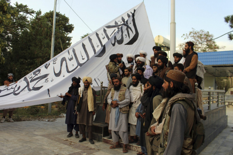Talibani ulaze u Kabul, eksplozije kod američke ambasade