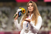 Pobedila rak kostiju, pa prodala olimpijsko srebro za operaciju malom Milošu: Bravo, devojko i hvala!