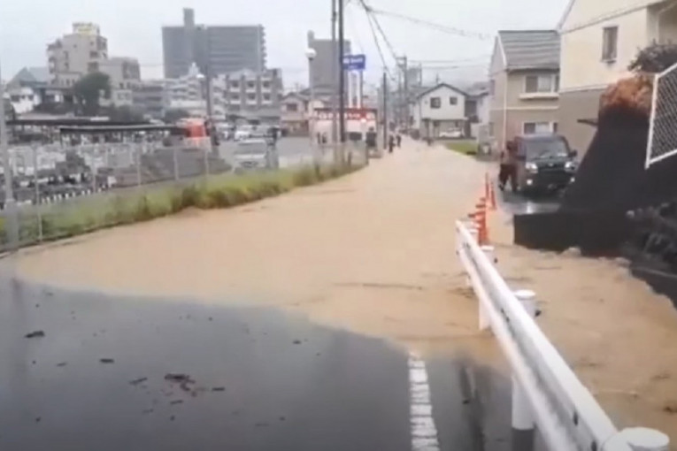 Dva miliona ljudi bez doma: Nevreme napravilo haos u Japanu (VIDEO)