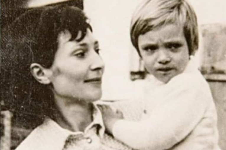 Pismo predsednika Vučića majci: Emotivnom porukom joj čestitao rođendan