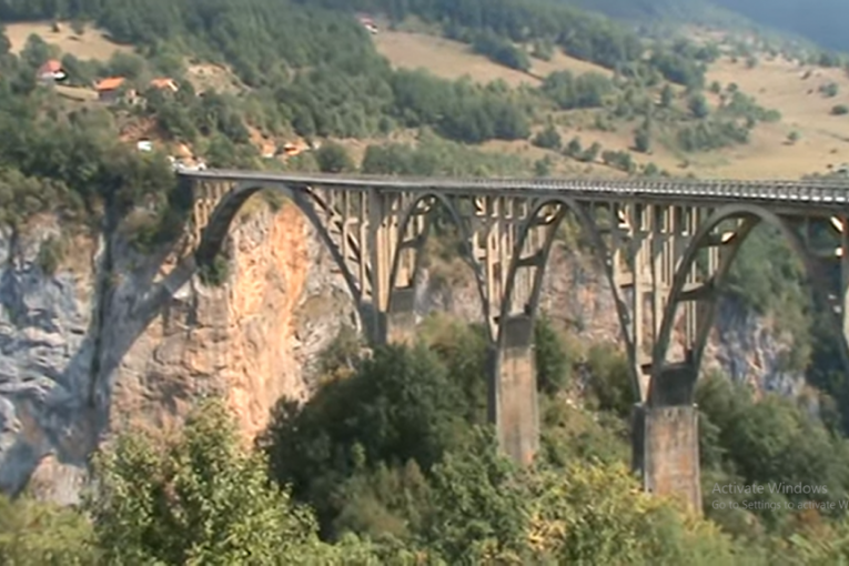 Majka prijavila nestanak, a dečak skočio sa najviše tačke mosta na Đurđevića Tari