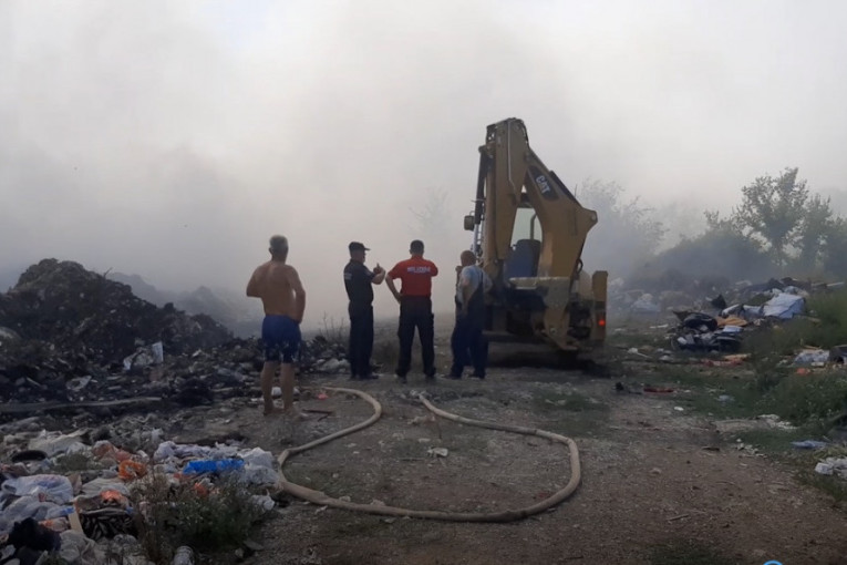 Vatra progutala deponiju: Кonačno lokalizovan požar u Topoli, borba vatrogasaca trajala tri dana (FOTO)