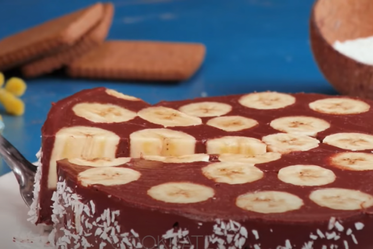 Recept dana: Torta sa pudingom i bananama spremna za 10 minuta