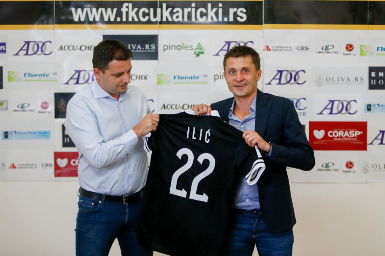 Sale Ilić obukao sako i košulju: Hoću da Čukarički ima rezultat, a i da ostavim nešto prepoznatljivo