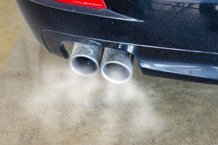Boja dima iz auspuha otkriva problem s automobilom