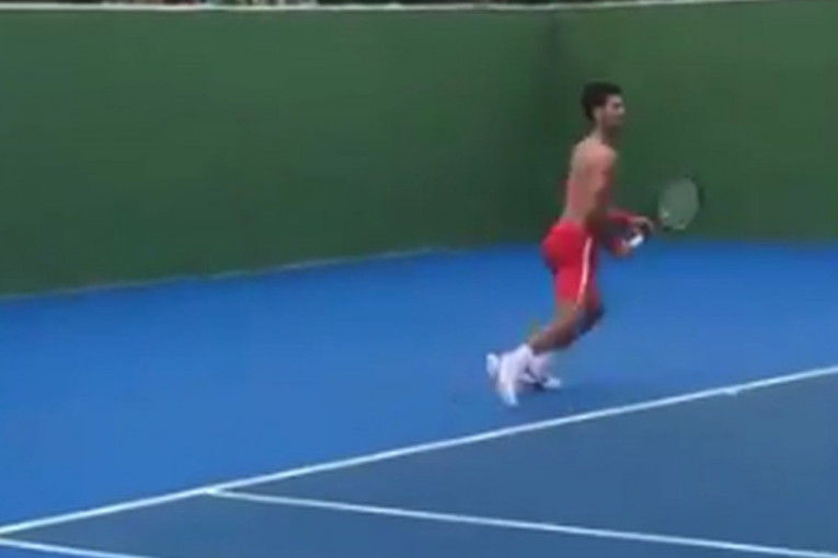 Jak trening: Novak se sprema za kalendarski gren slem, go do pojasa "leti" po terenu (VIDEO)