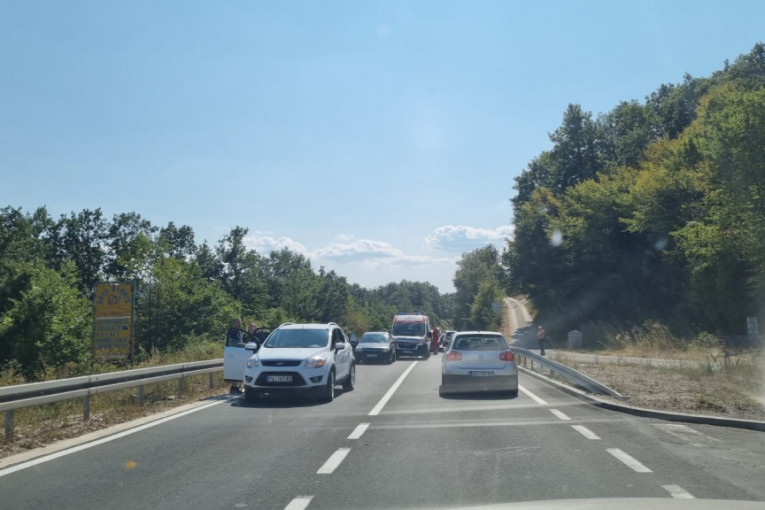 Karambol na putu ka Zlatiboru: Vozilo Hitne pomoći izazvalo udes