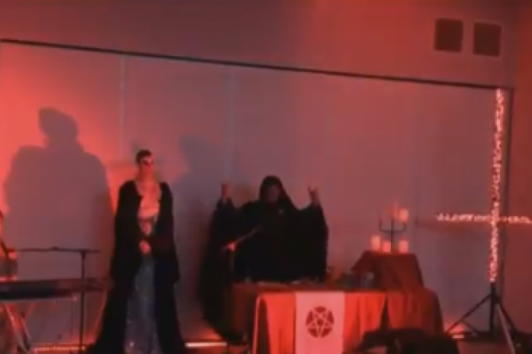 Šok na TV: Satanisti se pojavili iznenada u prilogu o policiji, gledaoci bili krajnje zbunjeni (VIDEO)