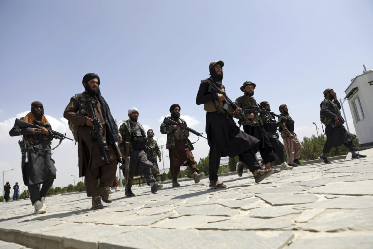 Policajku tukli do smrti ispred supruga i dece: Talibani negiraju umešanost u zločin