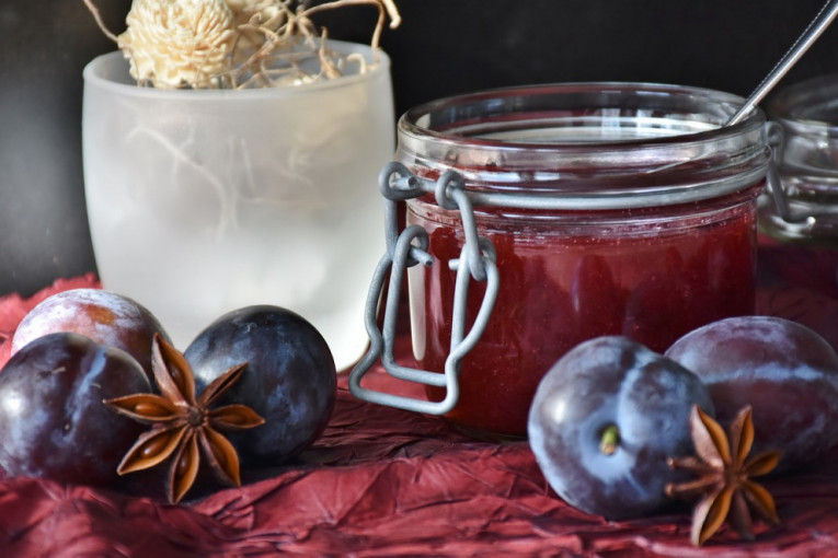 Čist ukus zdravlja iz domaćeg voćnjaka: Zanatski kvalitet bez kompromisa (FOTO/VIDEO)