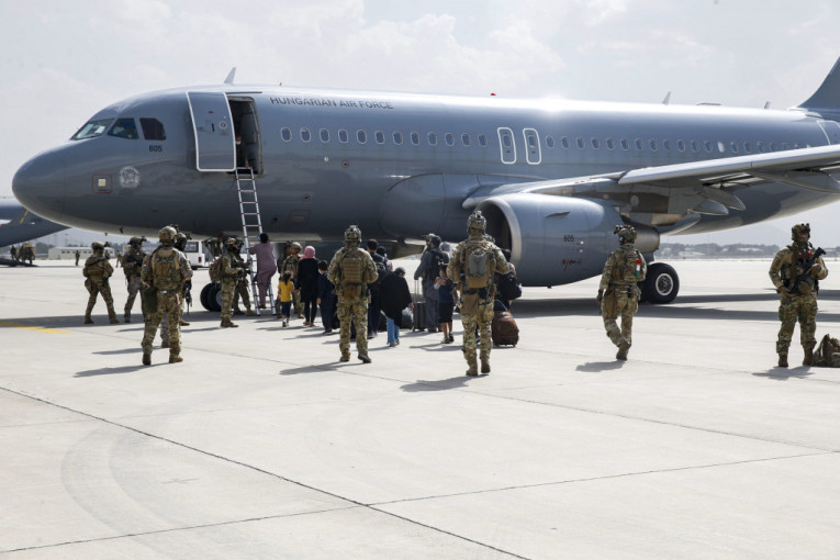 U Avganistanu se završava evakuacija: Još 1.000 Amerikanaca čeka na aeroromu u Kabulu
