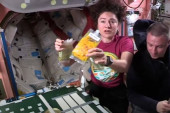 Escajg za svemirske putnike: Dizajneri osmislili specijalnu kašiku za astronaute (VIDEO)