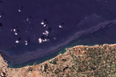 Katastrofa na Mediteranu: Satelitski snimci pokazuju ogromnu naftnu mrlju od 19 kilometara (FOTO)