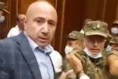 Letele stolice u jermenskom parlamentu: Poslanici napravili haos (VIDEO)