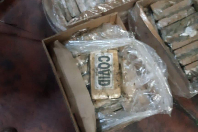Nova zaplena kokaina u Crnoj Gori: Pakete sa drogom utovarili u kamion pod oznakom "S. R. B." i poslali u najpoznatiji trgovinski lanac!