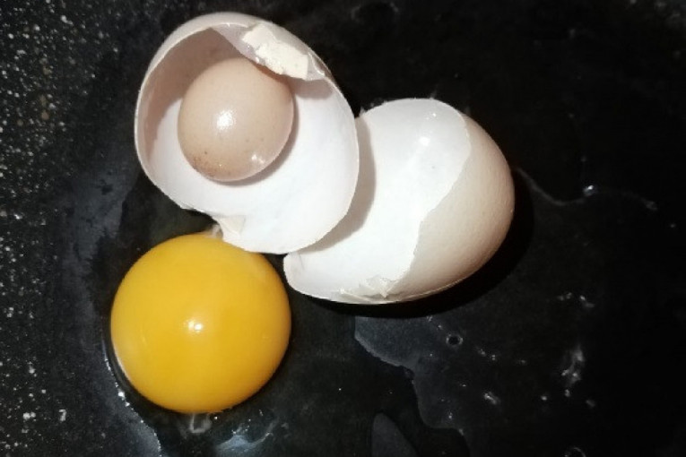 Čudo u Loznici: Domaćica je htela da isprži jaja, pa nije mogla da veruje šta vidi u tiganju!