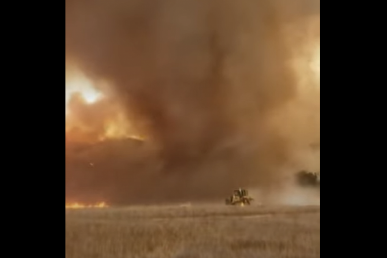 Bukti u Kaliforniji: Prilikom požara, krenuo i tornado! (VIDEO)