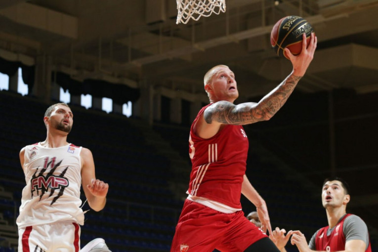 Zvezda trijumfalno krenula, Vajt se već nameće kao lider