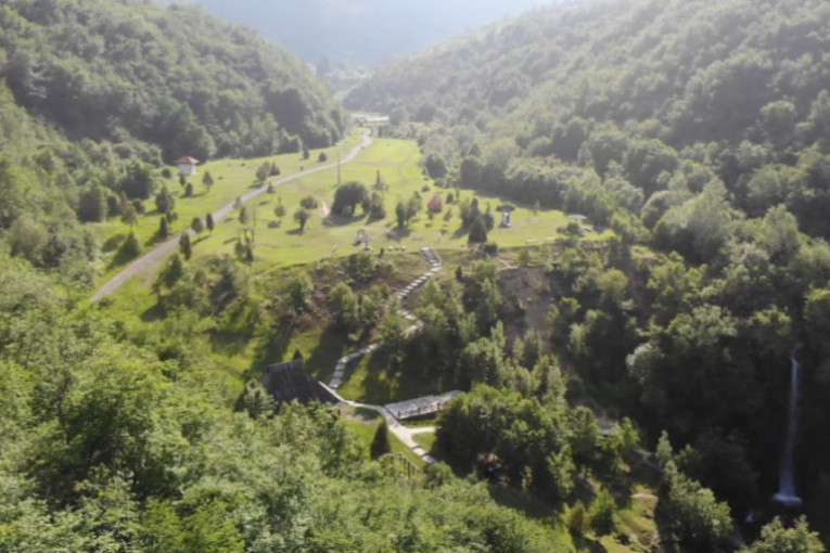 Holanđani okupirali Zlatibor: Inostrani kamperi stigli na srpsku planinu sa 15 vozila