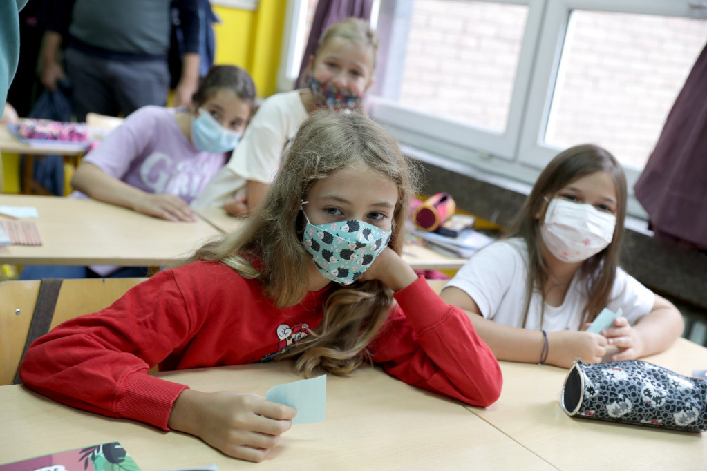 Nova pravila za beogradske đake koji dobiju koronu: Čitavo odeljenje nosiće maske pet dana, ako samo jedno dete oboli