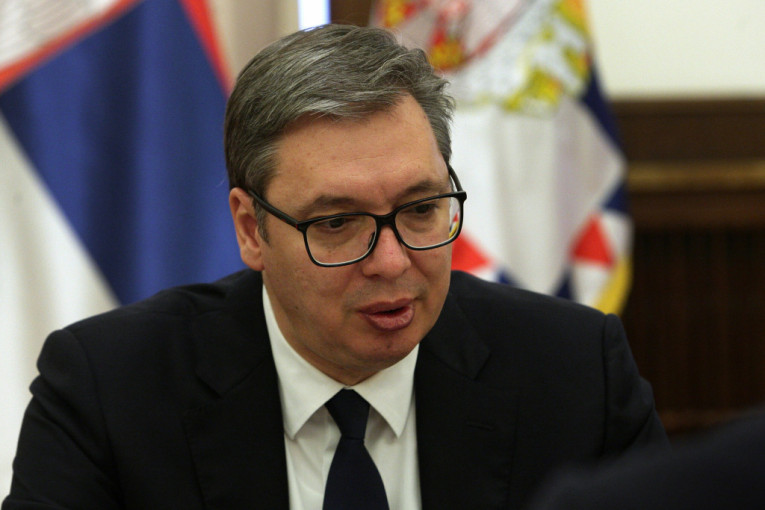 Operacija "infarkt": Strani ambasadori preko saradnika u opoziciji ruše Vučića napadima na porodicu