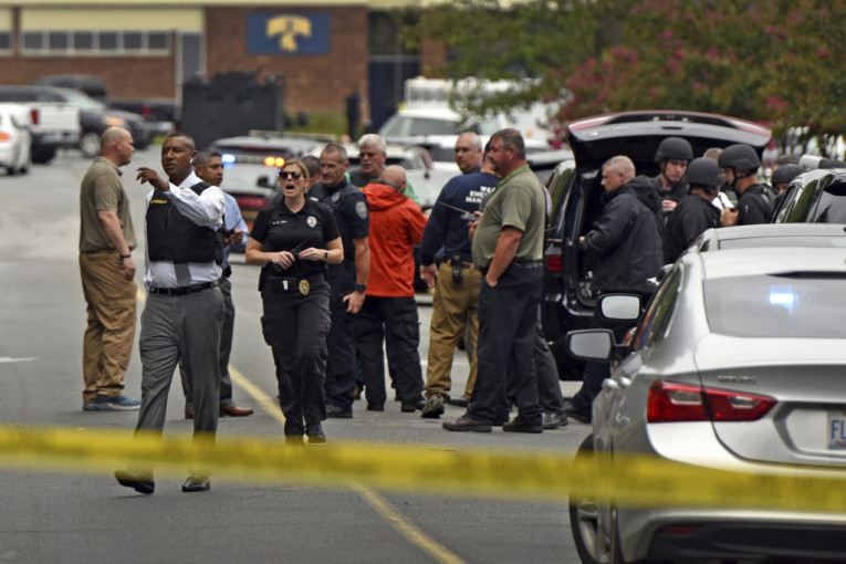 Ubijen učenik u srednjoj školi! Klinac pucao u Severnoj Karolini?! (FOTO, VIDEO)