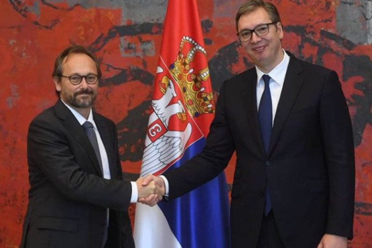Predsednik Vučić primio akreditive novog šefa Misije Evropske Unije (FOTO)