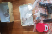 Hitra akcija policije! Velika zaplena kokaina i heroina u Obrenovcu: U kući uhapšenih pronađeni pištolji i municija! (FOTO)