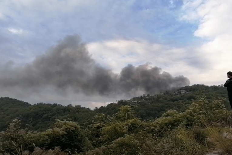 Crni dim nad Cetinjem, gore gume na barikadama? (VIDEO)