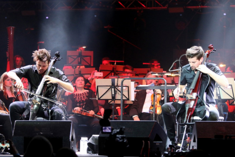 Tri nove vrhunske obrade “2Cellos”: Bitlsi i Ed Širan na violončelu (VIDEO)