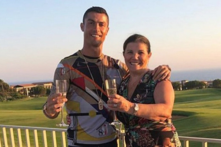 Ronaldo zabranio majci da gleda fudbal: Ostao sam bez oca, neću i tebe da izgubim!
