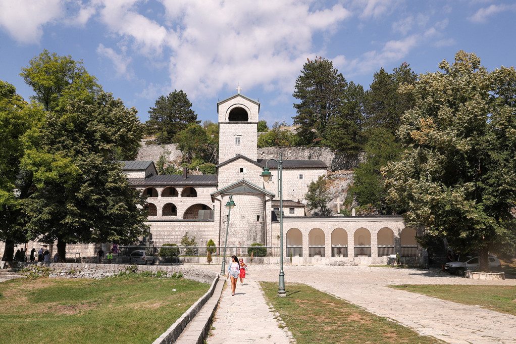 "Ova zemlja ima svoje institucije!": Mitropolija se oglasila povodom Cetinjskog manastira