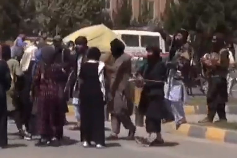 Talibani iskalili bes na ženama: Tuku ih nasred ulice, posebna pravila uveli na fakultetima (FOTO/VIDEO)