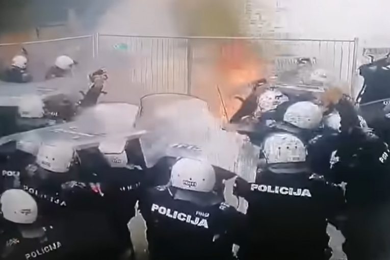 Obelodanjen snimak bacanja Molotovljevog koktela na policiju na Cetinju: Naprava eksplodirala ispred kordona