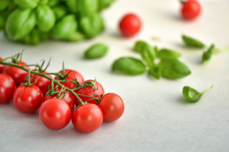 Četiri odlična razloga zbog kojih bi trebalo da jedemo čeri paradajz