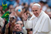 Napadnut Papa Franja u zvaničnoj poseti Grčke: Sveštenik mu uzvikivao da je jeretik!